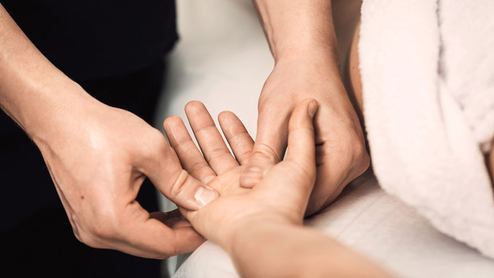 Reflexology: The ultimate guide to finding balance and harmony through pressure point therapy